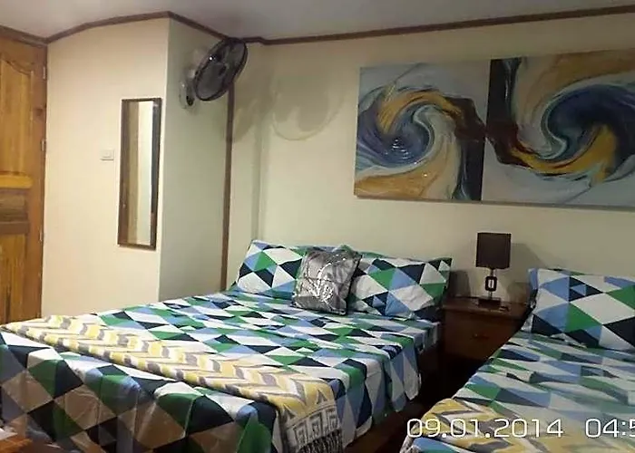 Paraiso Cave & Restaurant & *