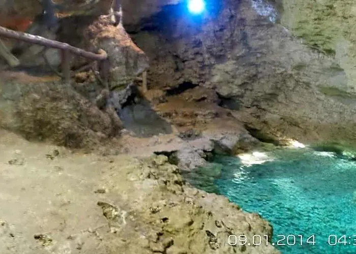 Paraiso Cave & Restaurant & Hotel *